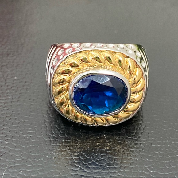 Vintage Unsigned Two-tone Blue Sapphire Rhinestone Rhodium Plated Ring Size 8 - Picture 4 of 13